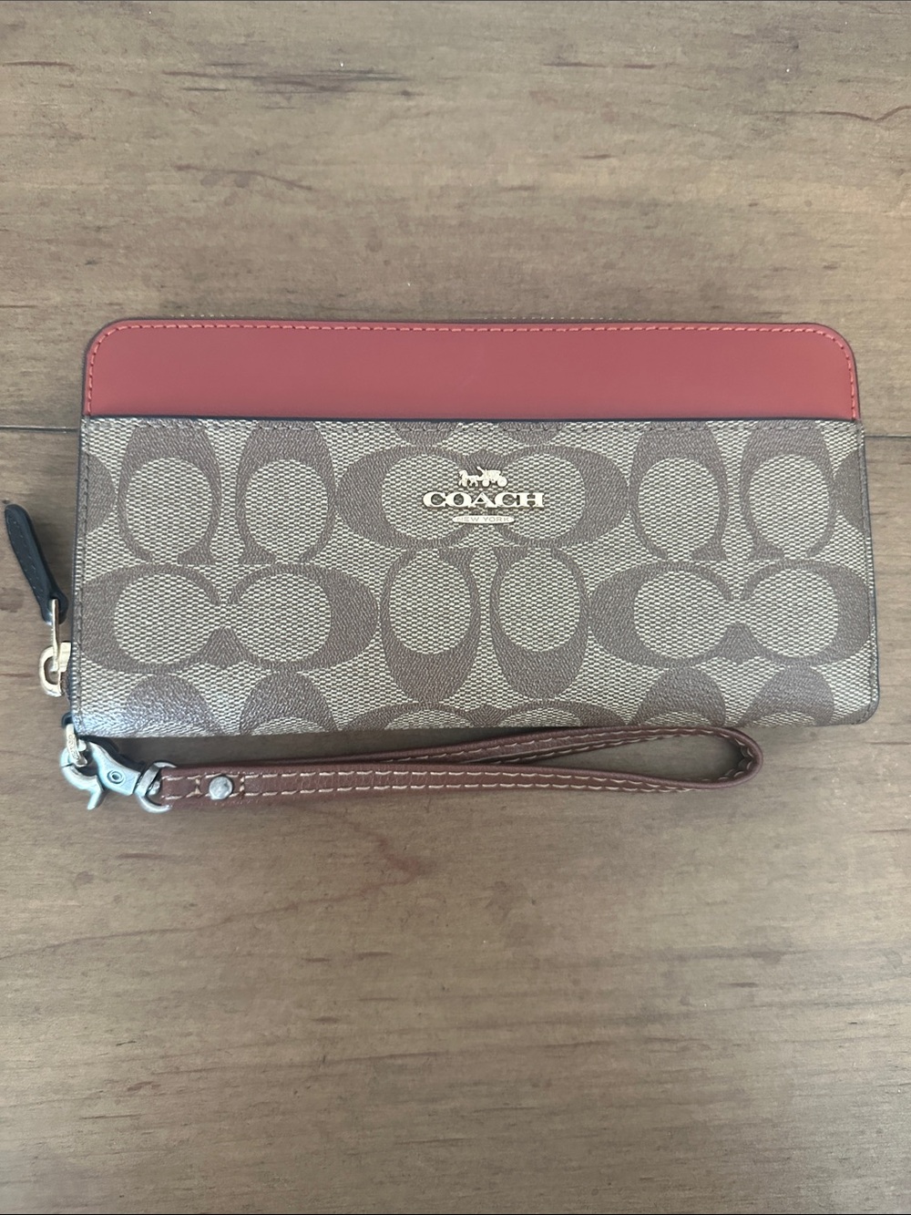 Coach Accordion Zip Wallet In Signature Canvas Wristlet